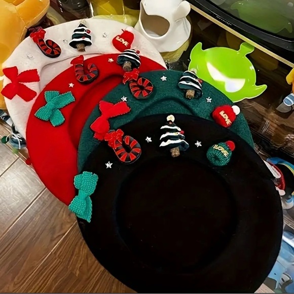 Stylish Christmas Beret - Picture 3 of 12